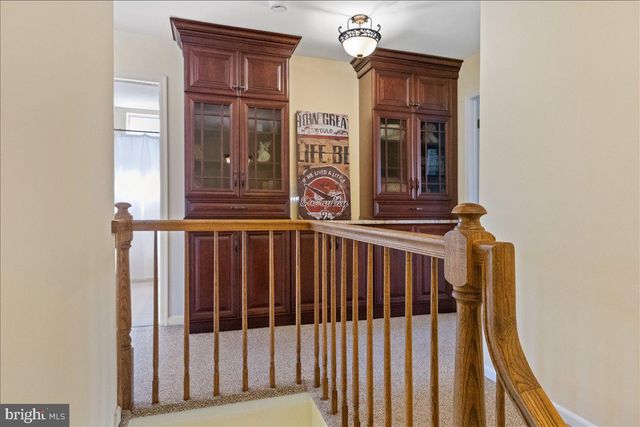 12 STONERISE DR, Lawrence, NJ 08648