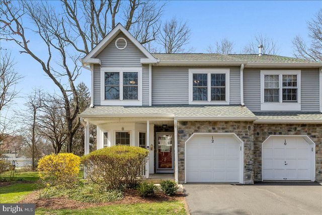 12 STONERISE DR, Lawrence, NJ 08648