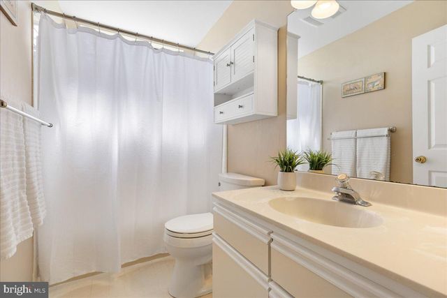 12 STONERISE DR, Lawrence, NJ 08648