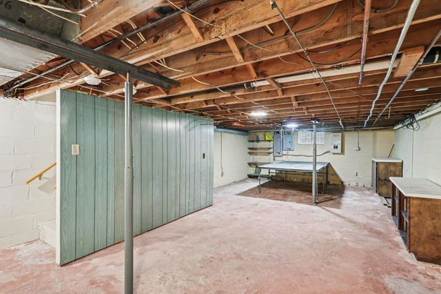 903 N Powell Road, Essexville, MI 48732