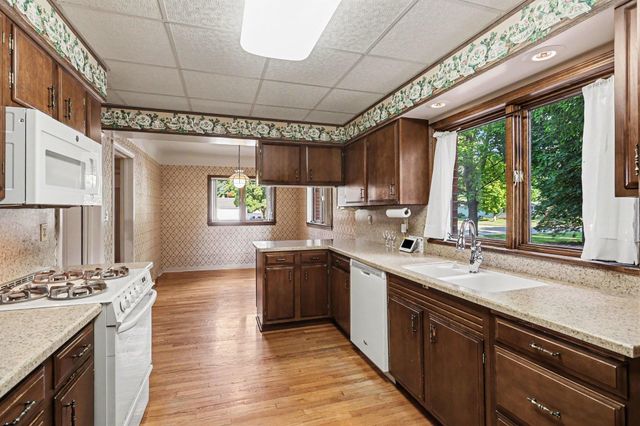 903 N Powell Road, Essexville, MI 48732