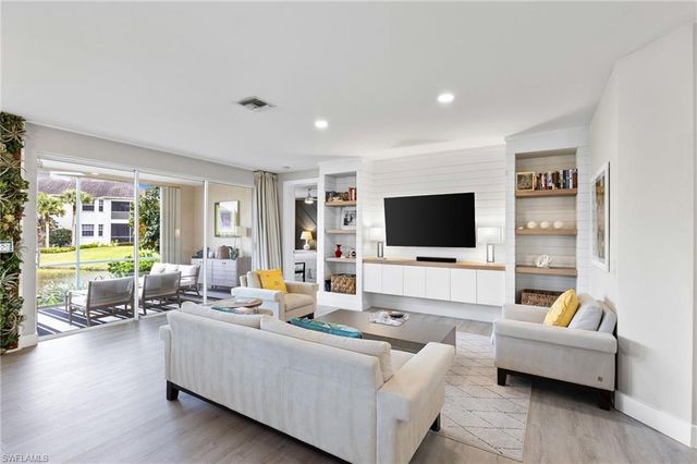 5080 Yacht Harbor CIR 101, Naples, FL 34112