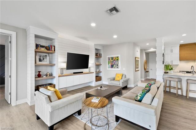 5080 Yacht Harbor CIR 101, Naples, FL 34112