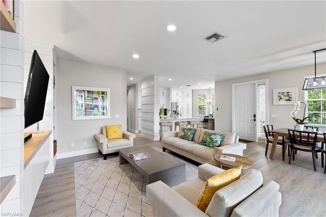 5080 Yacht Harbor CIR 101, Naples, FL 34112