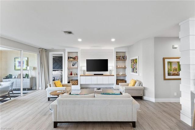 5080 Yacht Harbor CIR 101, Naples, FL 34112