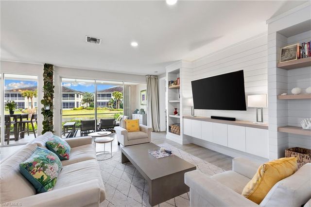 5080 Yacht Harbor CIR 101, Naples, FL 34112