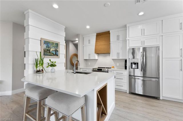 5080 Yacht Harbor CIR 101, Naples, FL 34112