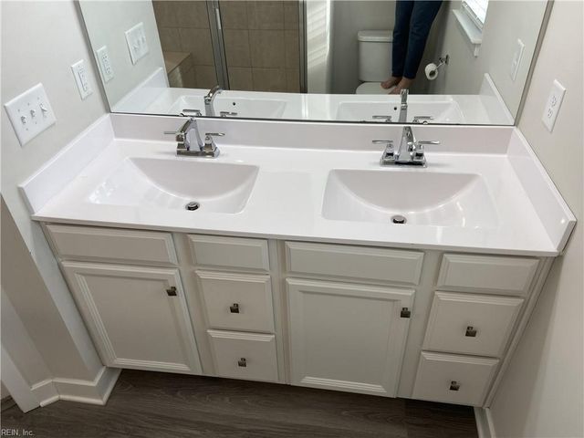 211 Goldenstar LN, Portsmouth, VA 23701