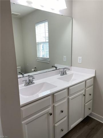 211 Goldenstar LN, Portsmouth, VA 23701