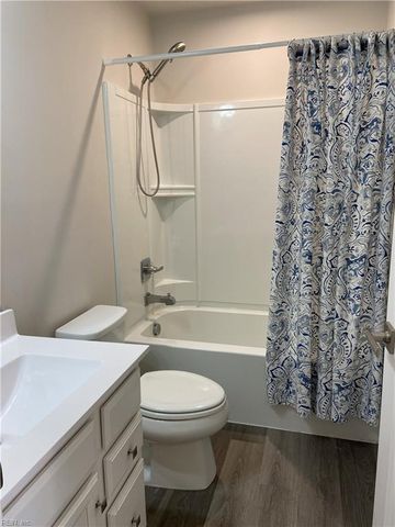 211 Goldenstar LN, Portsmouth, VA 23701