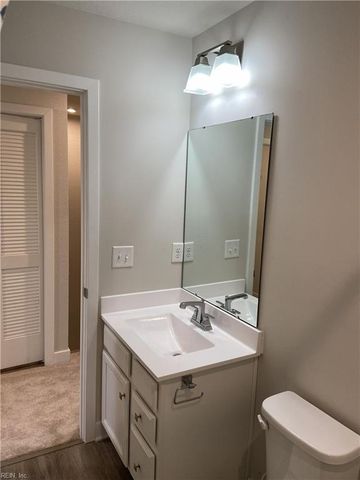 211 Goldenstar LN, Portsmouth, VA 23701