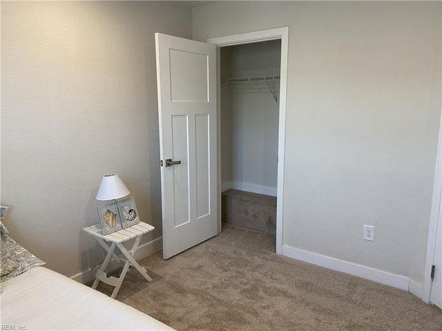 211 Goldenstar LN, Portsmouth, VA 23701