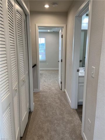 211 Goldenstar LN, Portsmouth, VA 23701