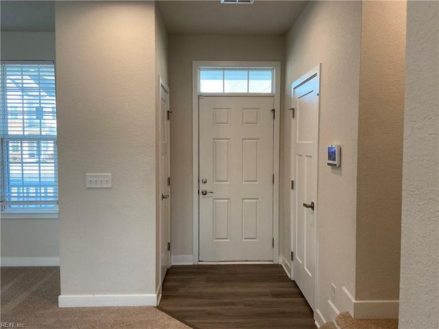 211 Goldenstar LN, Portsmouth, VA 23701