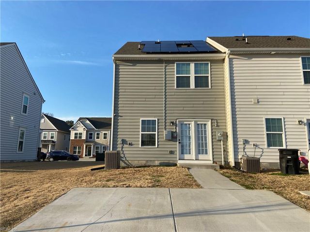 211 Goldenstar LN, Portsmouth, VA 23701