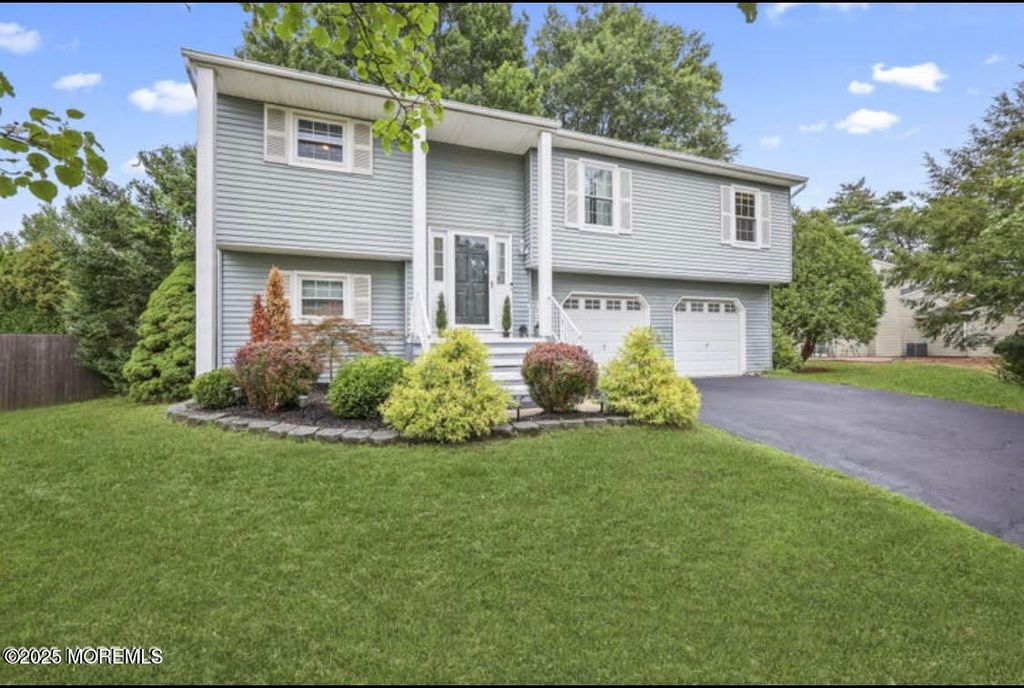 16 Peachstone Road, Howell, NJ 07731