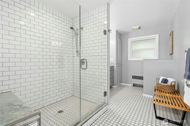 18411 40th Place NE, Lake Forest Park, WA 98155