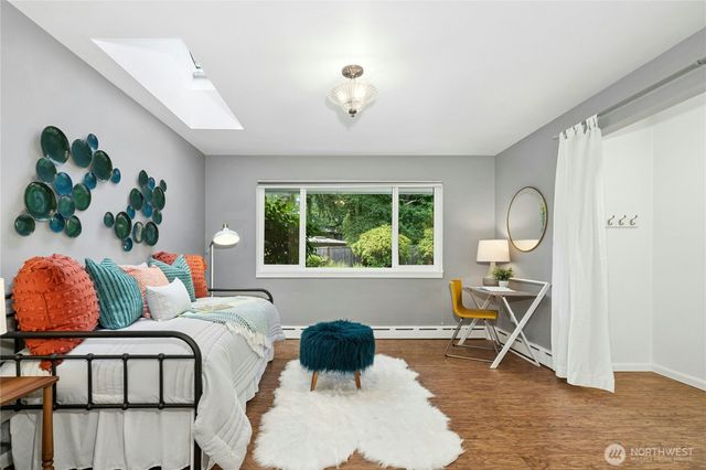18411 40th Place NE, Lake Forest Park, WA 98155