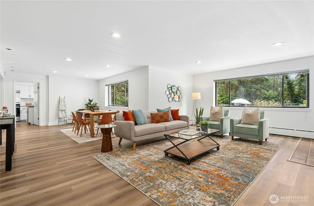 18411 40th Place NE, Lake Forest Park, WA 98155