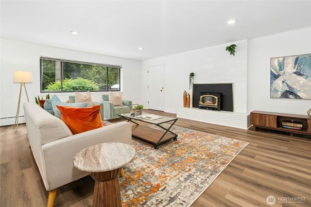 18411 40th Place NE, Lake Forest Park, WA 98155