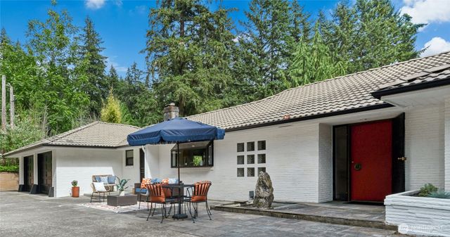 18411 40th Place NE, Lake Forest Park, WA 98155