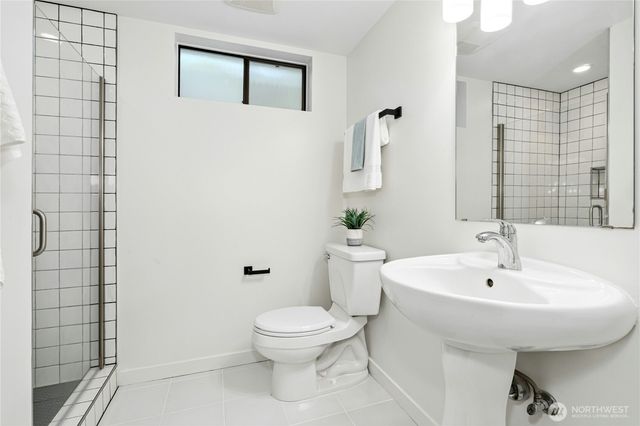 18411 40th Place NE, Lake Forest Park, WA 98155