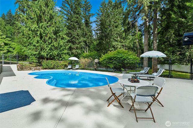 18411 40th Place NE, Lake Forest Park, WA 98155