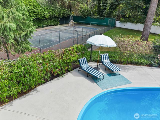18411 40th Place NE, Lake Forest Park, WA 98155