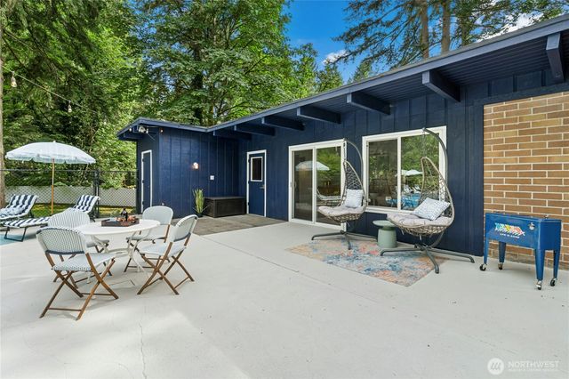 18411 40th Place NE, Lake Forest Park, WA 98155