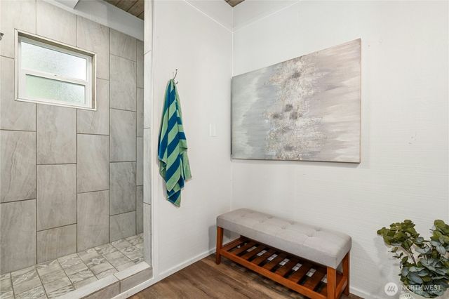 18411 40th Place NE, Lake Forest Park, WA 98155