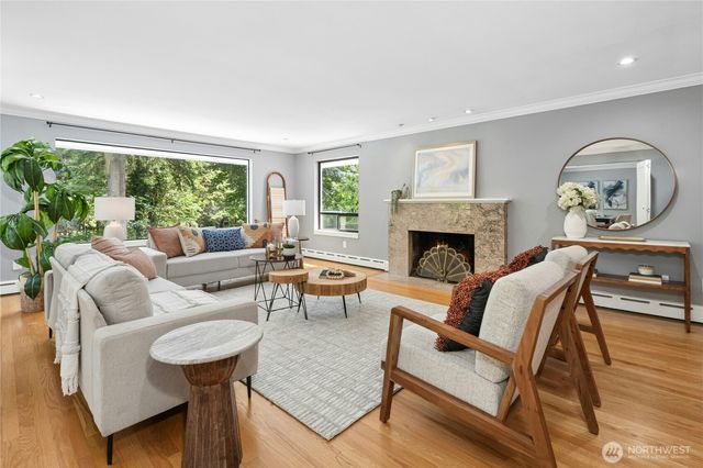 18411 40th Place NE, Lake Forest Park, WA 98155