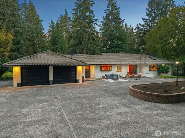 18411 40th Place NE, Lake Forest Park, WA 98155