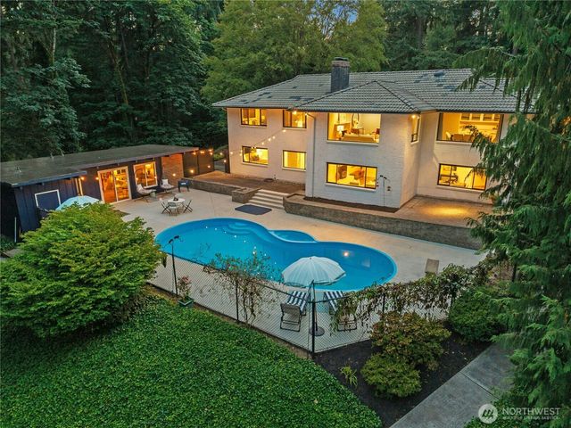18411 40th Place NE, Lake Forest Park, WA 98155
