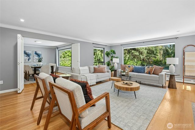 18411 40th Place NE, Lake Forest Park, WA 98155