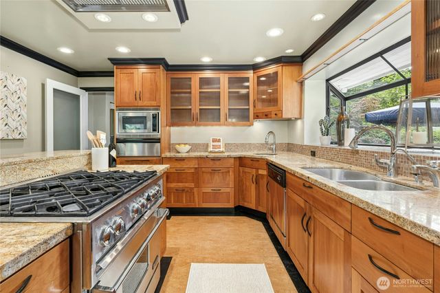 18411 40th Place NE, Lake Forest Park, WA 98155