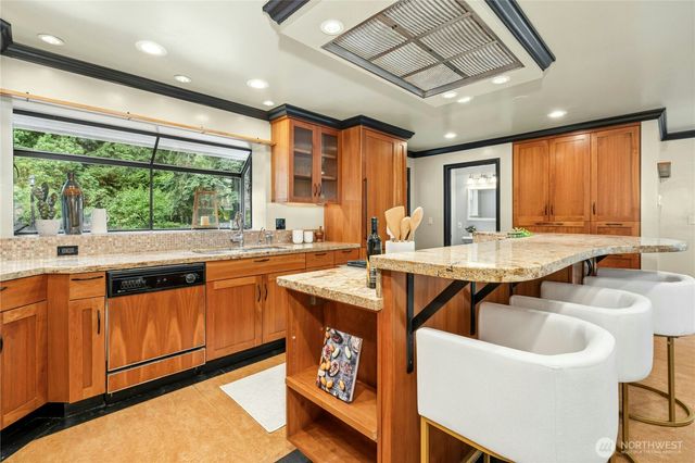 18411 40th Place NE, Lake Forest Park, WA 98155