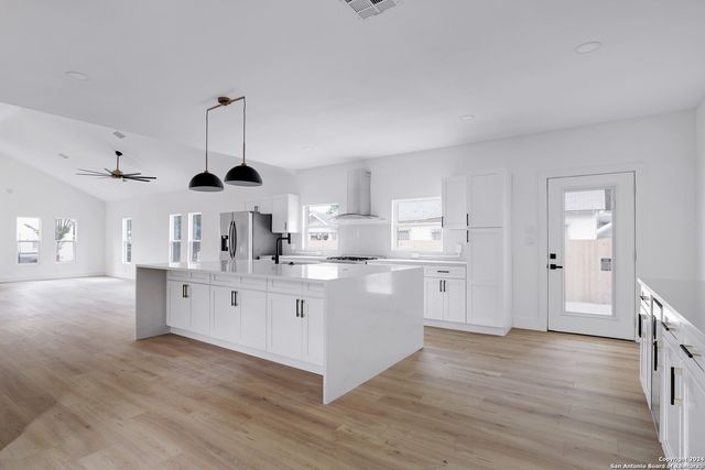 323 E LAMBERT ST, San Antonio, TX 78204