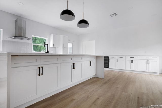 323 E LAMBERT ST, San Antonio, TX 78204