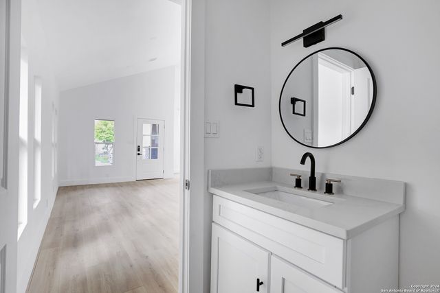 323 E LAMBERT ST, San Antonio, TX 78204