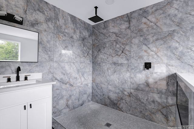 323 E LAMBERT ST, San Antonio, TX 78204