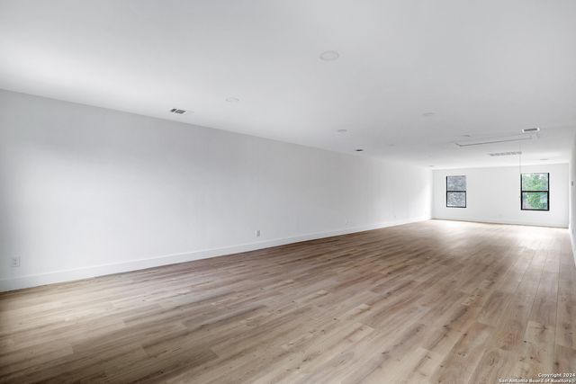 323 E LAMBERT ST, San Antonio, TX 78204