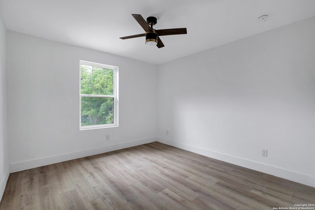 323 E LAMBERT ST, San Antonio, TX 78204