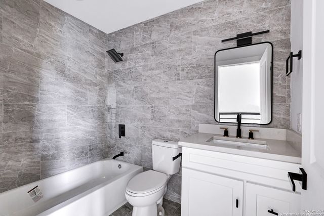 323 E LAMBERT ST, San Antonio, TX 78204