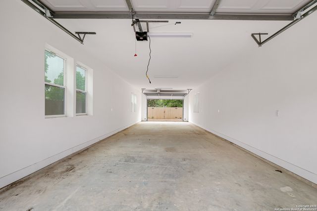 323 E LAMBERT ST, San Antonio, TX 78204