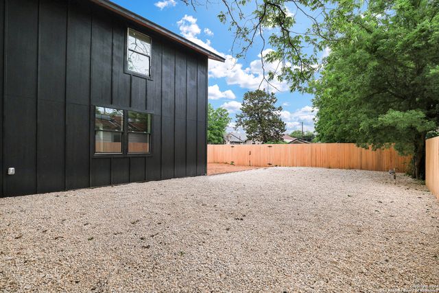 323 E LAMBERT ST, San Antonio, TX 78204