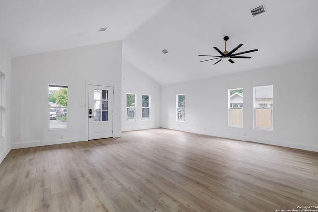 323 E LAMBERT ST, San Antonio, TX 78204