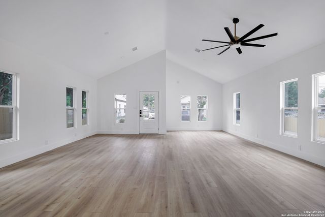 323 E LAMBERT ST, San Antonio, TX 78204