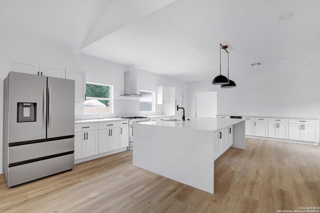 323 E LAMBERT ST, San Antonio, TX 78204