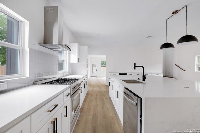 323 E LAMBERT ST, San Antonio, TX 78204