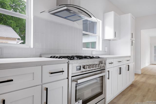 323 E LAMBERT ST, San Antonio, TX 78204